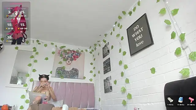 katt  black   online show from November 2025 07:07:02 PM