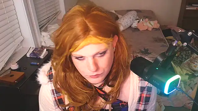 EmberLee online show from October 2025 07:10:02 AM