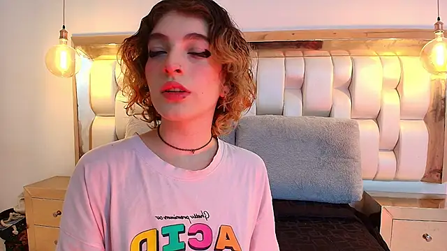 EvaHalsey online show from September 2025 07:43:02 PM