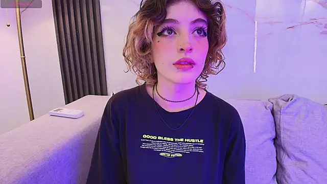 EvaHalsey online show from September 2025 08:30:02 PM