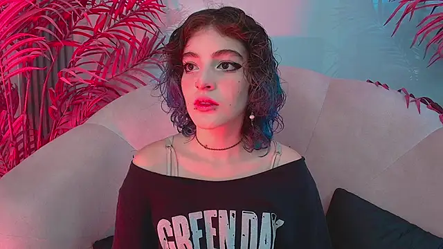 Snapshot of EvaHalsey chatting on November 2025 08:02:02 PM EvaHalsey online show from November 2025 08:02:02 PM