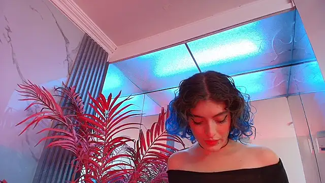 Snapshot of EvaHalsey chatting on October 2025 07:46:01 PM EvaHalsey online show from October 2025 07:46:01 PM