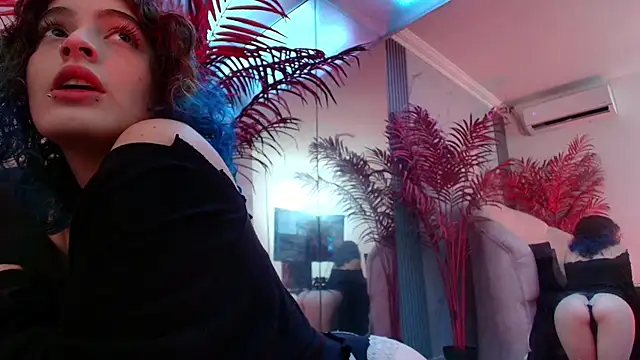 Snapshot of EvaHalsey chatting on December 2025 07:59:01 PM EvaHalsey online show from December 2025 07:59:01 PM