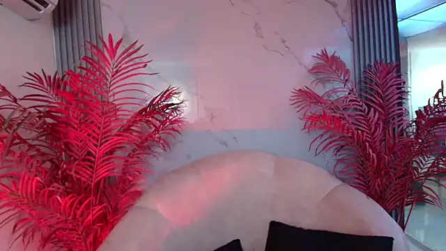 Snapshot of EvaHalsey chatting on December 2025 08:30:01 PM EvaHalsey online show from December 2025 08:30:01 PM