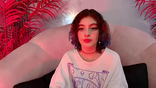 Snapshot of EvaHalsey chatting on November 2025 07:47:01 PM EvaHalsey online show from November 2025 07:47:01 PM