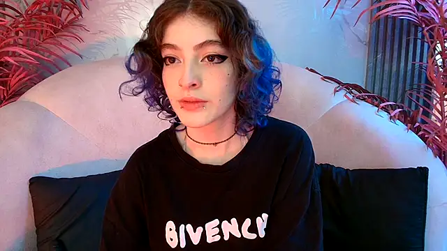 EvaHalsey online show from October 2025 07:36:02 PM