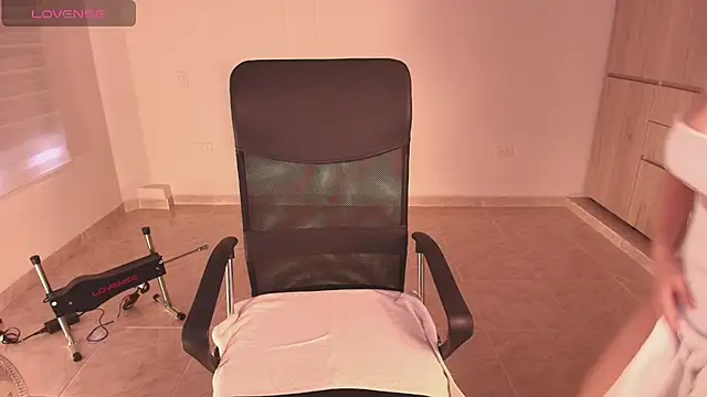 irantzu hank online show from September 2025 07:42:01 PM