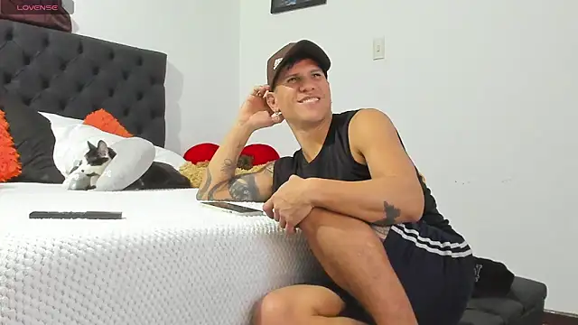 nakedfoam1 online show from April 2026 01:01:01 AM