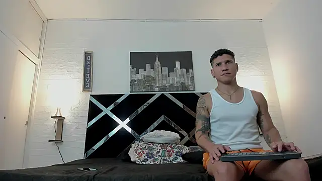 nakedfoam1 online show from November 2025 05:00:02 AM