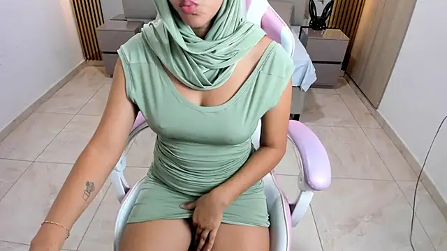 Snapshot of Maysa_badawi chatting on January 2025 10:18:01 PM Maysa badawi online show from January 2025 10:18:01 PM