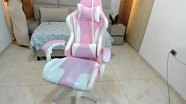 Snapshot of Maysa_badawi chatting on March 2025 07:05:01 PM Maysa badawi online show from March 2025 07:05:01 PM