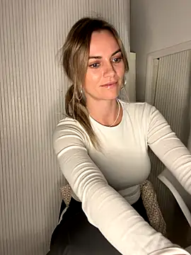 Snapshot of Milla__one chatting on November 2025 04:44:01 PM Milla one online show from November 2025 04:44:01 PM