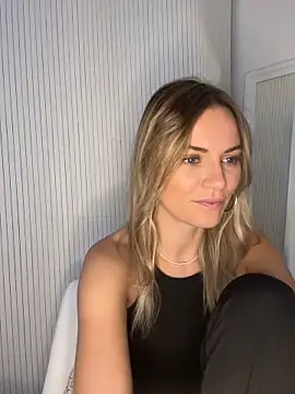 Snapshot of Milla__one chatting on November 2025 09:31:01 AM Milla one online show from November 2025 09:31:01 AM