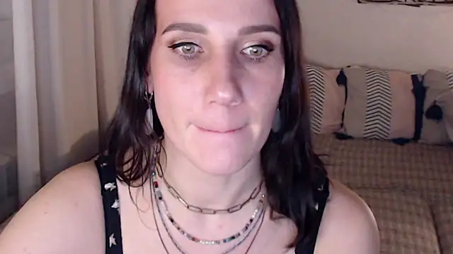 pepper milf online show from March 2025 06:00:01 PM