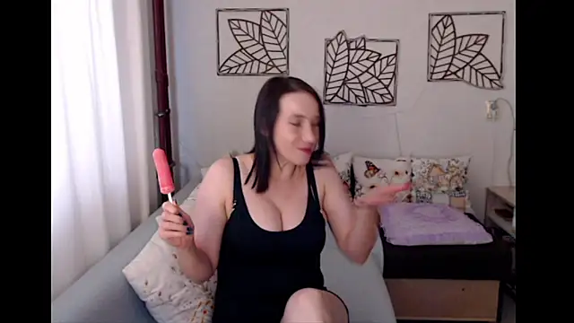 pepper milf online show from June 2026 03:00:01 PM