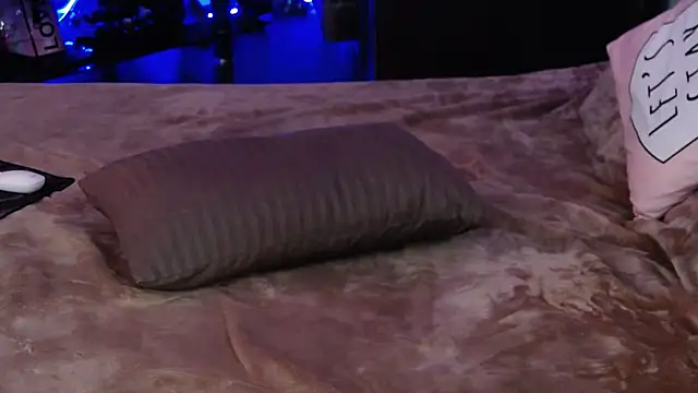 Denny Brenda online show from November 2025 08:12:02 PM