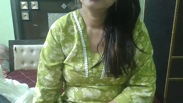 Snapshot of couplesuni chatting on October 2025 03:05:01 AM couplesuni online show from October 2025 03:05:01 AM