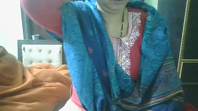 Snapshot of couplesuni chatting on November 2025 03:18:02 AM couplesuni online show from November 2025 03:18:02 AM