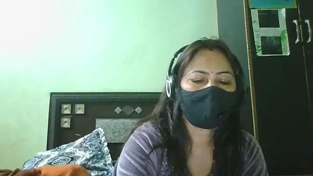 couplesuni online show from February 2026 05:07:02 AM