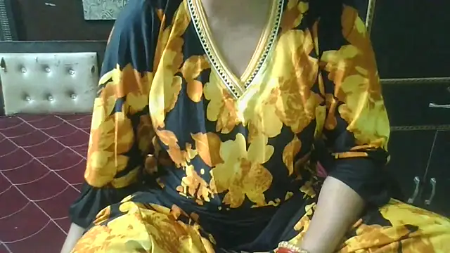 Snapshot of couplesuni chatting on October 2025 02:43:02 AM couplesuni online show from October 2025 02:43:02 AM