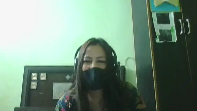 couplesuni online show from April 2026 05:27:02 PM