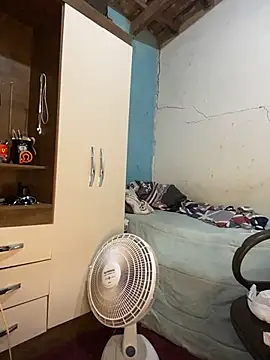 Leosilvaj1 online show from April 2026 07:49:01 PM