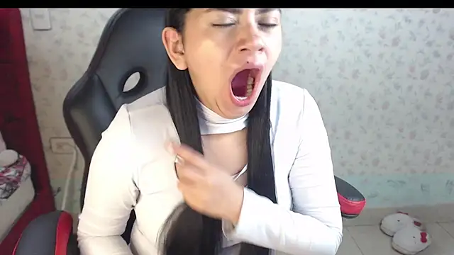 kayla k18 online show from October 2025 01:15:01 AM