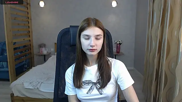 Snapshot of AnaHoney chatting on September 2025 02:18:02 AM AnaHoney online show from September 2025 02:18:02 AM