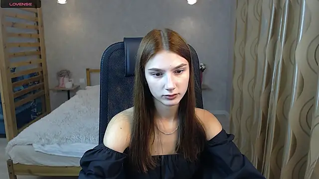 Snapshot of AnaHoney chatting on September 2025 07:44:01 AM AnaHoney online show from September 2025 07:44:01 AM