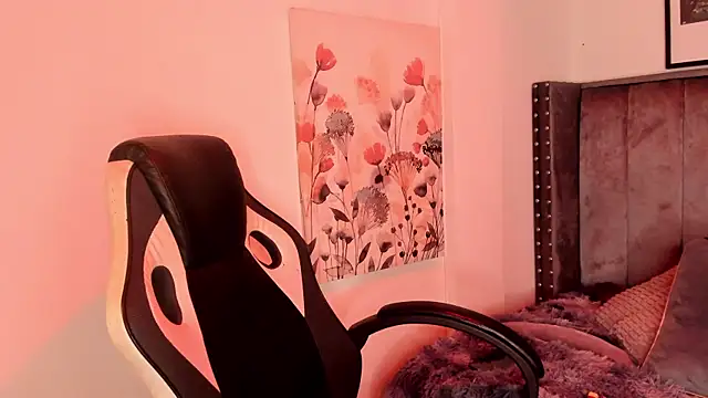 Snapshot of Alaia_Cute chatting on December 2025 03:50:02 AM Alaia Cute online show from December 2025 03:50:02 AM