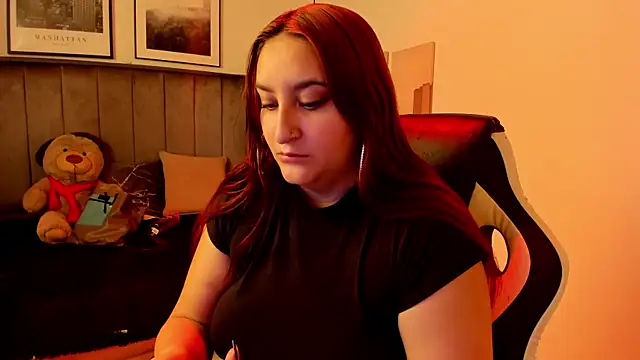 Snapshot of Alaia_Cute chatting on February 2025 11:48:02 PM Alaia Cute online show from February 2025 11:48:02 PM