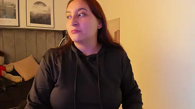 Snapshot of Alaia_Cute chatting on March 2025 02:27:01 AM Alaia Cute online show from March 2025 02:27:01 AM