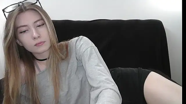 Snapshot of ErikaShyy chatting on May 2026 11:49:01 AM ErikaShyy online show from May 2026 11:49:01 AM
