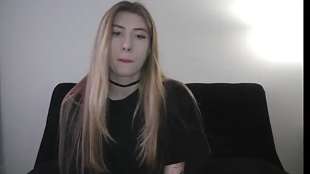 ErikaShyy online show from December 2025 10:53:02 AM