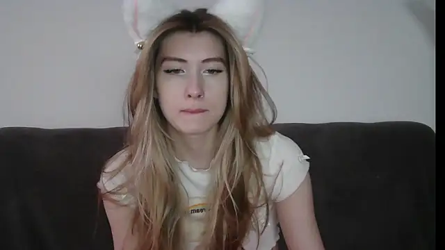Snapshot of ErikaShyy chatting on January 2025 10:52:02 AM ErikaShyy online show from January 2025 10:52:02 AM