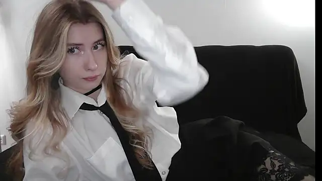 Snapshot of ErikaShyy chatting on April 2026 12:29:02 PM ErikaShyy online show from April 2026 12:29:02 PM