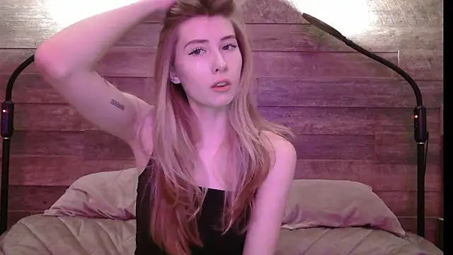 Snapshot of ErikaShyy chatting on March 2025 12:28:01 PM ErikaShyy online show from March 2025 12:28:01 PM