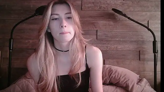 Snapshot of ErikaShyy chatting on March 2025 10:50:01 AM ErikaShyy online show from March 2025 10:50:01 AM