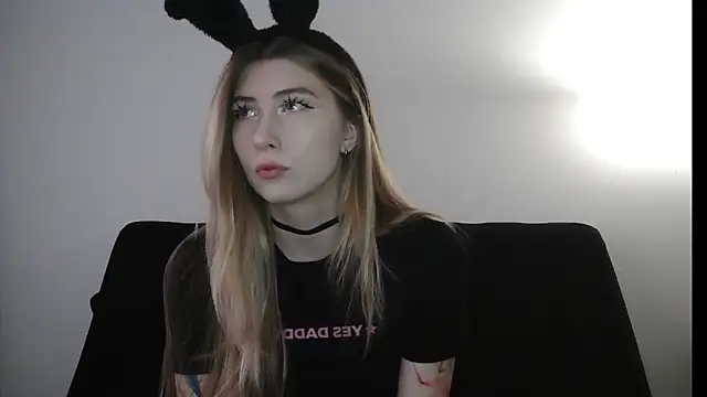 ErikaShyy online show from December 2025 11:14:01 AM