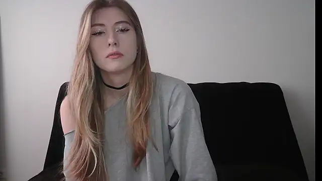 Snapshot of ErikaShyy chatting on October 2025 10:58:01 AM ErikaShyy online show from October 2025 10:58:01 AM