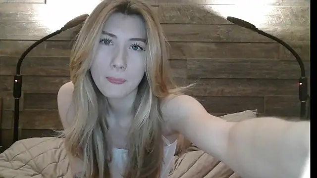 Snapshot of ErikaShyy chatting on March 2025 07:08:02 AM ErikaShyy online show from March 2025 07:08:02 AM
