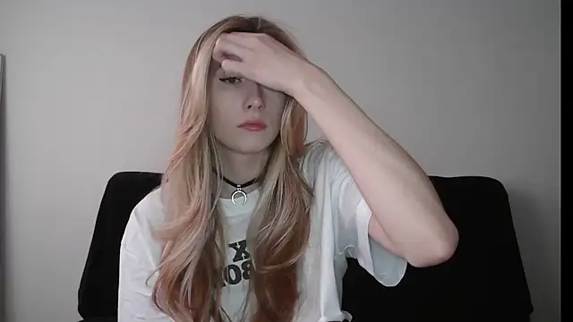 Snapshot of ErikaShyy chatting on November 2025 11:36:02 AM ErikaShyy online show from November 2025 11:36:02 AM