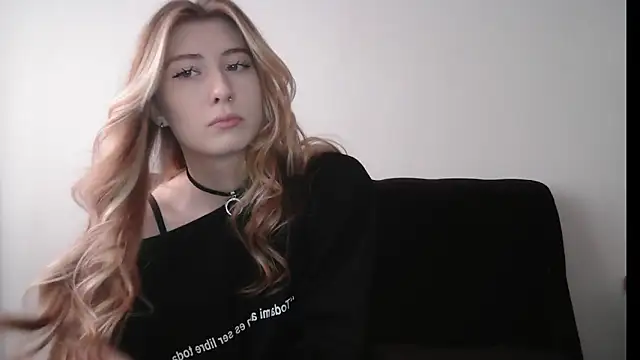 Snapshot of ErikaShyy chatting on November 2025 11:14:02 AM ErikaShyy online show from November 2025 11:14:02 AM