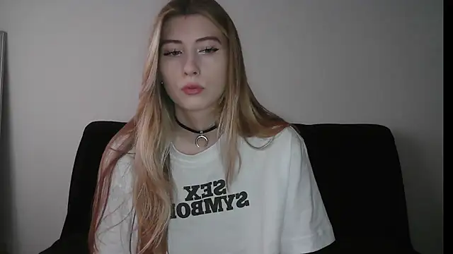 Snapshot of ErikaShyy chatting on November 2025 11:47:01 AM ErikaShyy online show from November 2025 11:47:01 AM