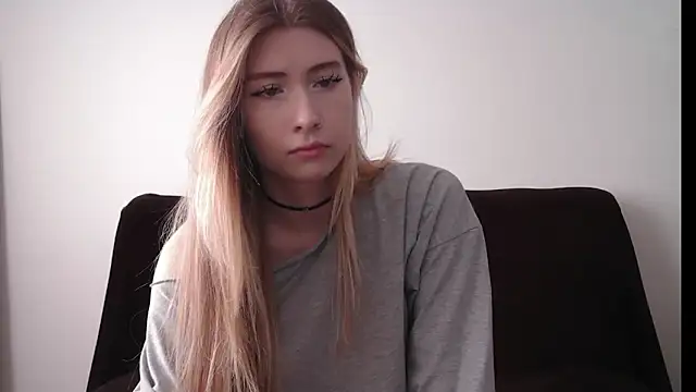 Snapshot of ErikaShyy chatting on September 2025 10:00:01 AM ErikaShyy online show from September 2025 10:00:01 AM
