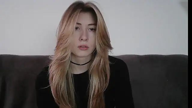 Snapshot of ErikaShyy chatting on January 2025 10:58:02 AM ErikaShyy online show from January 2025 10:58:02 AM