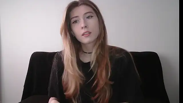 Snapshot of ErikaShyy chatting on October 2025 10:36:01 AM ErikaShyy online show from October 2025 10:36:01 AM