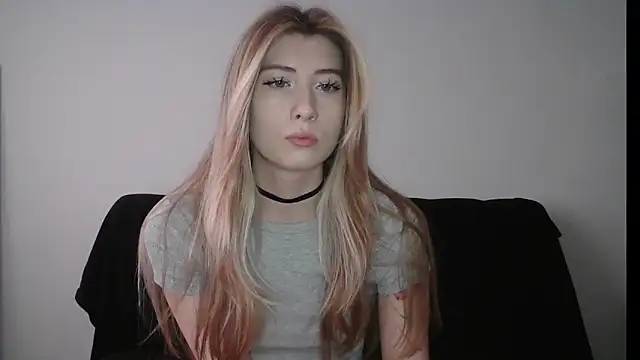 Snapshot of ErikaShyy chatting on October 2025 12:15:02 PM ErikaShyy online show from October 2025 12:15:02 PM