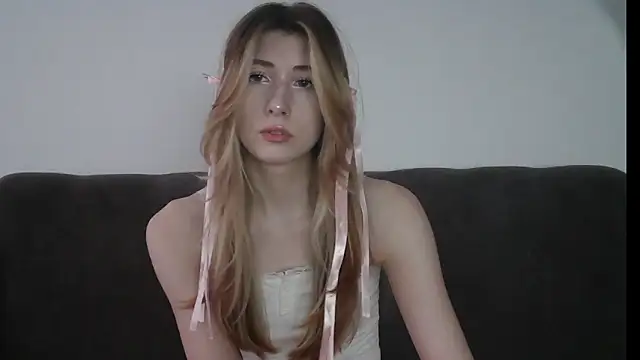 Snapshot of ErikaShyy chatting on February 2025 01:06:01 PM ErikaShyy online show from February 2025 01:06:01 PM