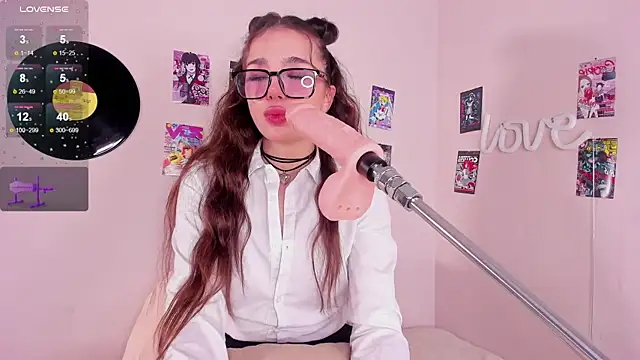 LosAlicee online show from November 2025 06:12:01 PM